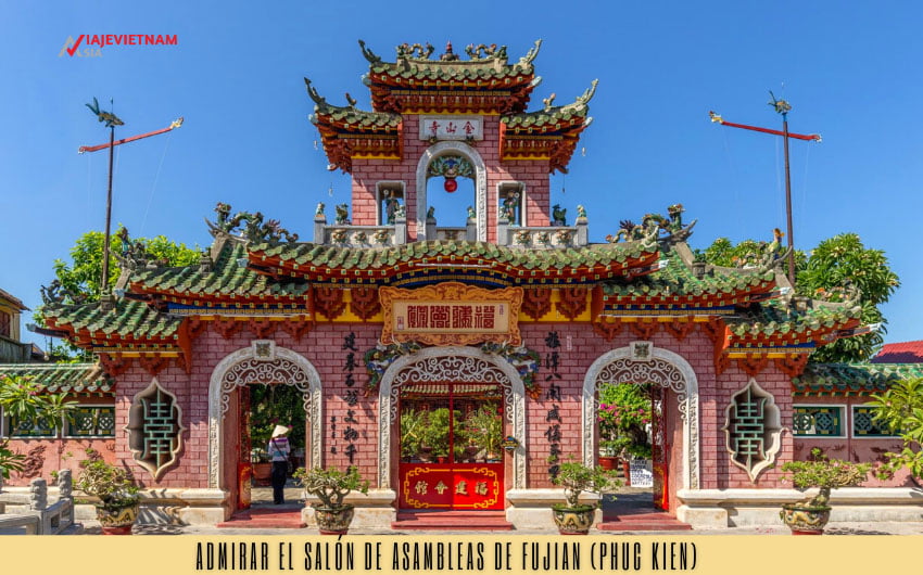 Admirar el Salón de Asambleas de Fujian (Phuc Kien)